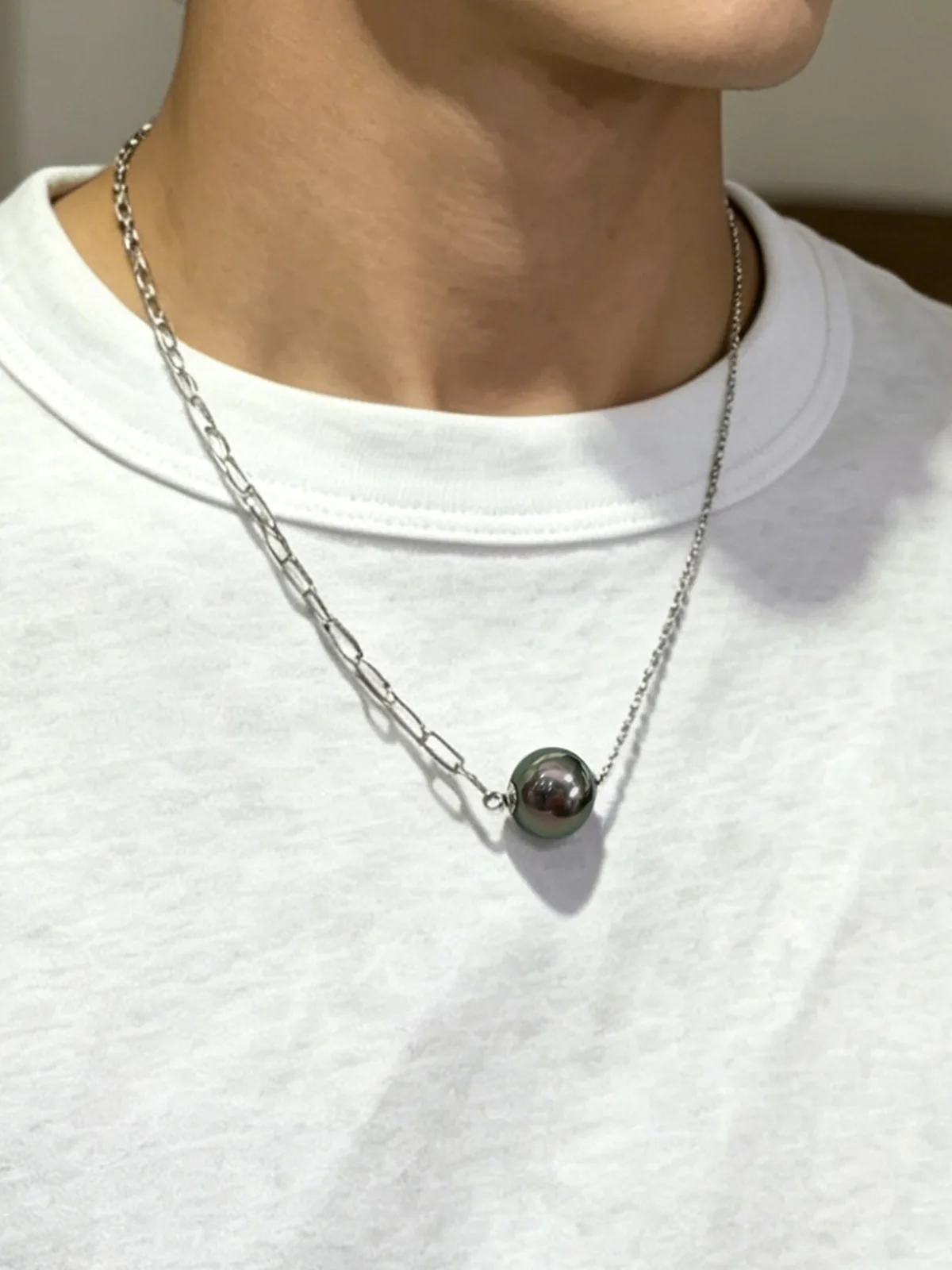 A Tahitian pearl pendant