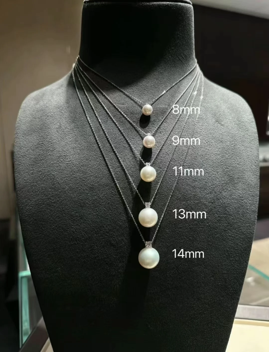 Pearl pendant size comparison from 8 mm to 14 mm