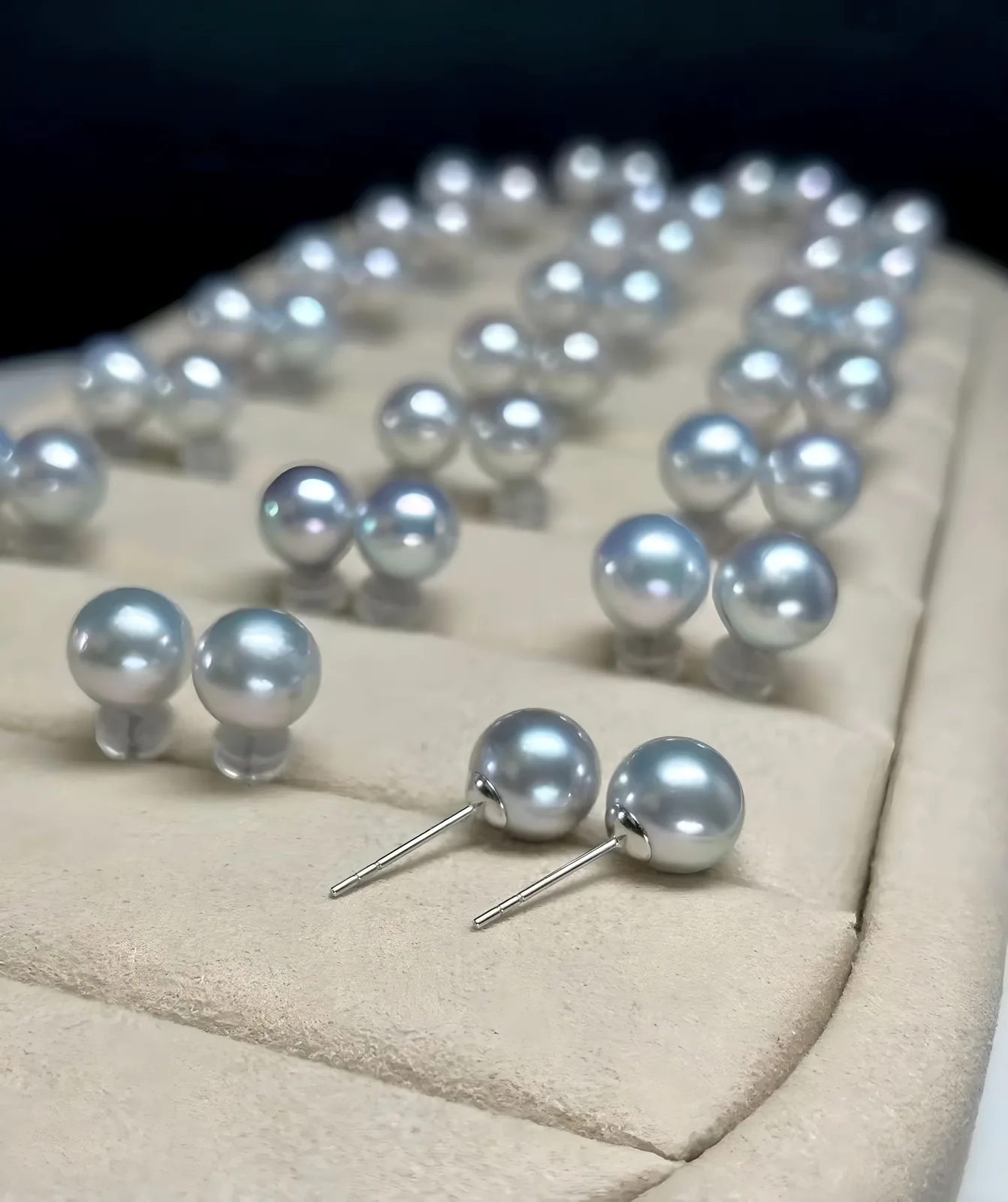 gray blue pearl stud earrings tray