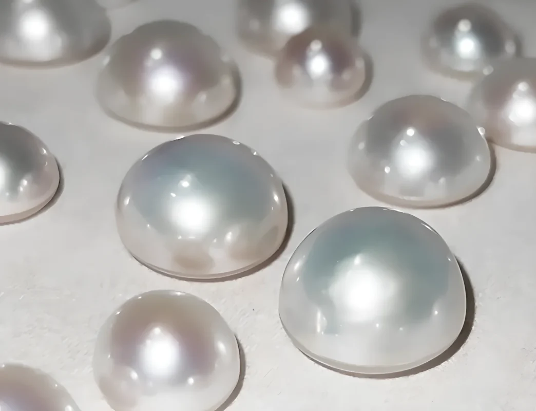 Host-shell variation helps explain why Mabé pearls can show very different bodycolors and overtones.