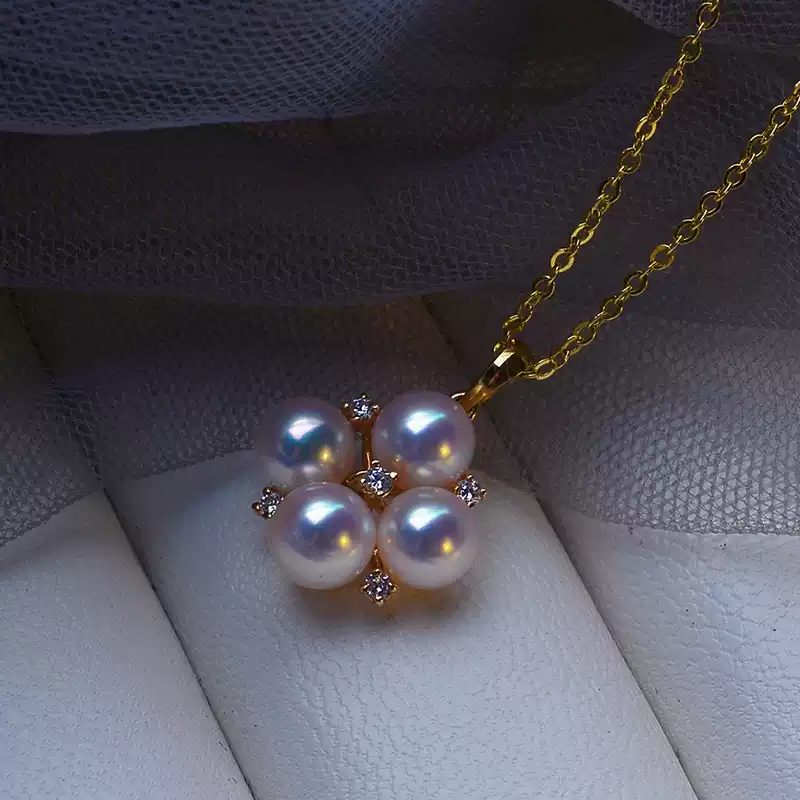 Akoya Multi-Pearl Pendant Choker in 18K Gold