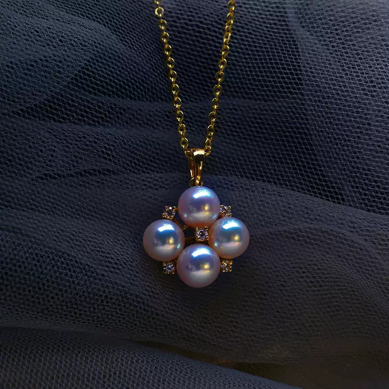 Akoya Multi-Pearl Pendant Choker in 18K Gold