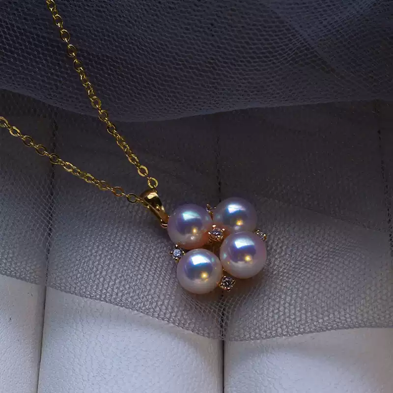 Akoya Multi-Pearl Pendant Choker in 18K Gold