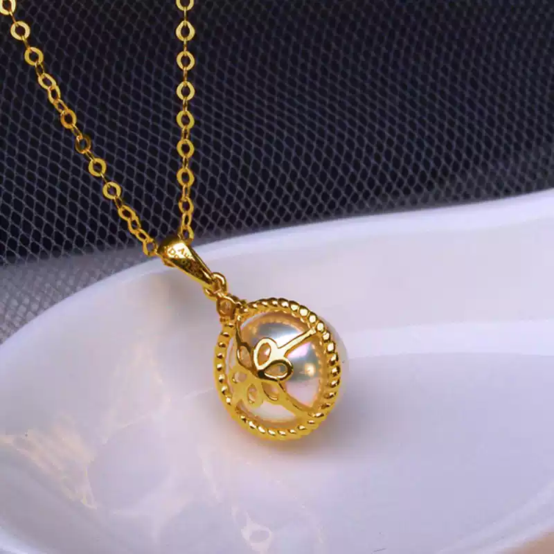 Hanadama Akoya Pearl Pendant Necklace in 18K Gold