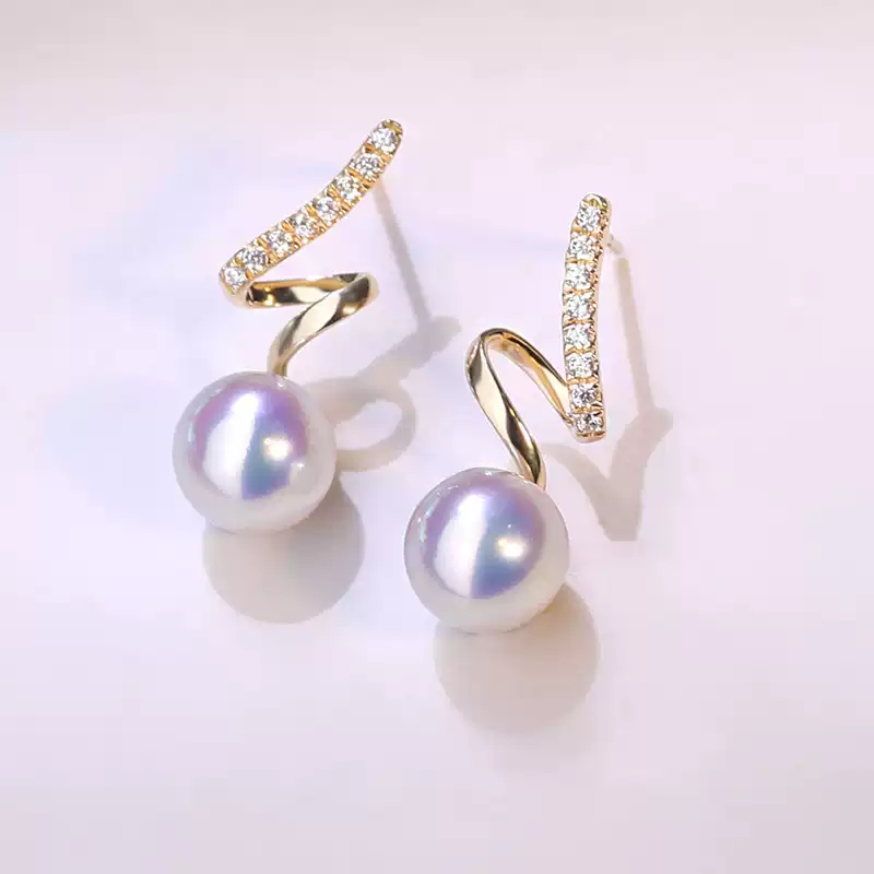 Akoya Pearl Stud Earrings in 18K Yellow Gold