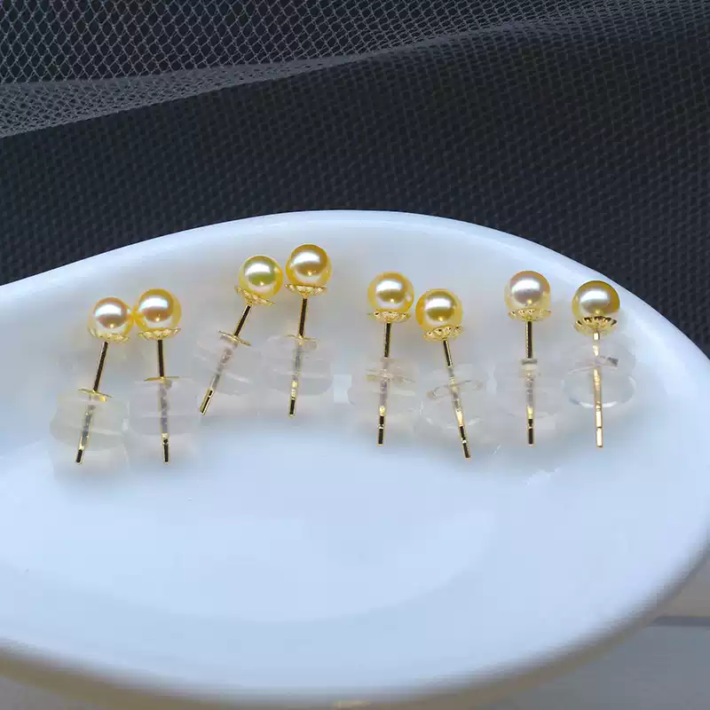 Akoya Pearl Stud Earrings in 18K Gold