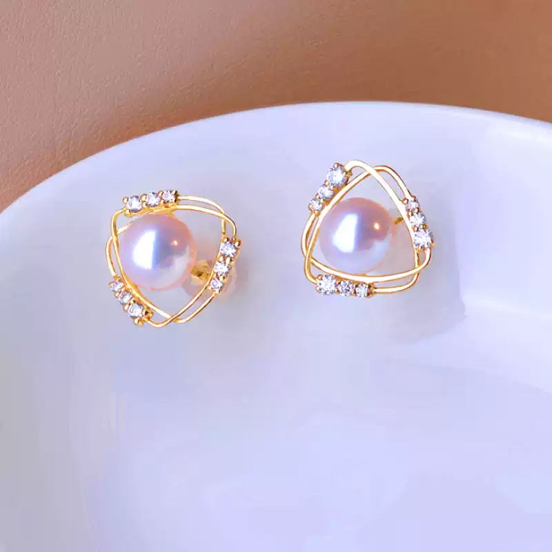 Hanadama Akoya Pearl Stud Earrings in 18K Yellow Gold