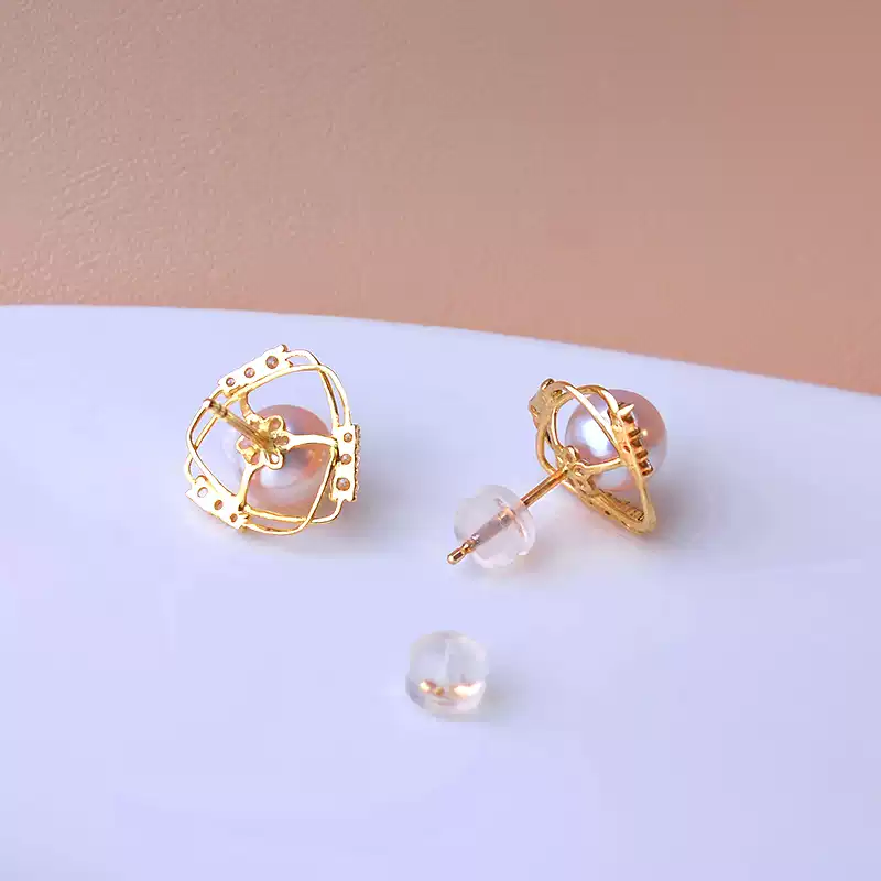 Hanadama Akoya Pearl Stud Earrings in 18K Yellow Gold