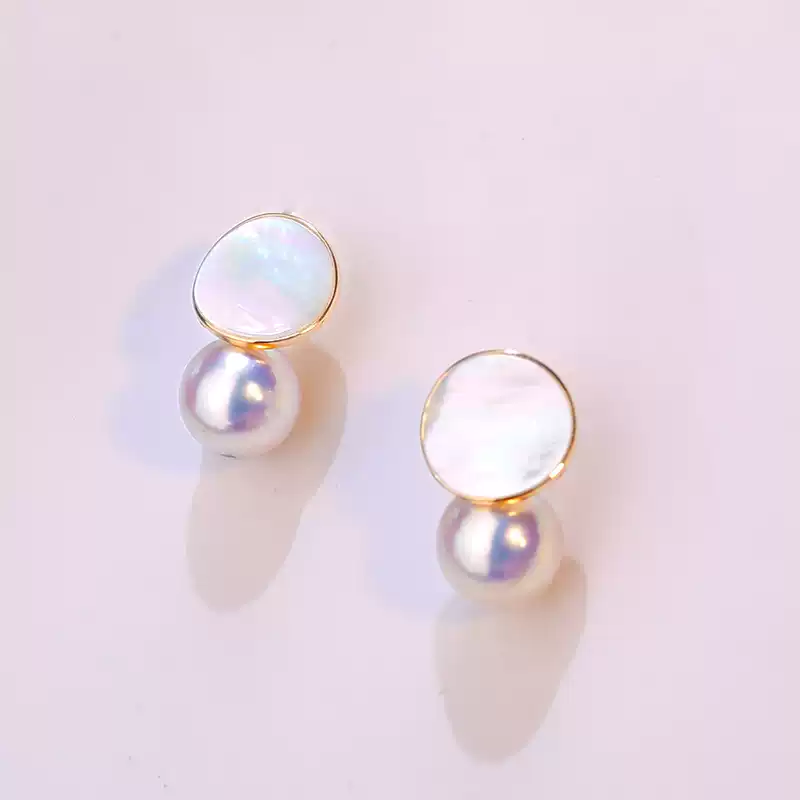 Hanadama Akoya Pearl Stud Earrings in 18K Gold