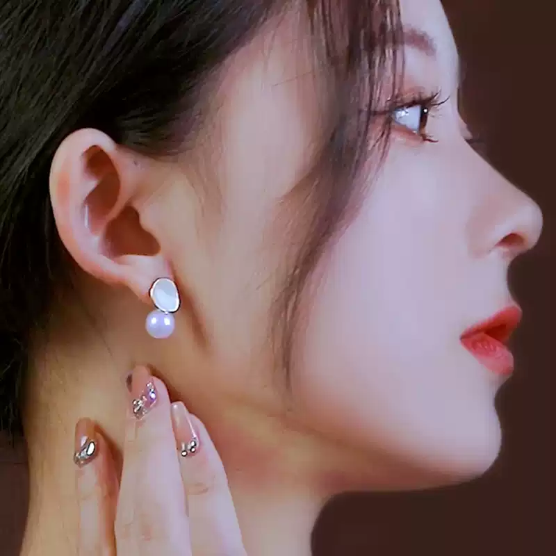 Hanadama Akoya Pearl Stud Earrings in 18K Gold