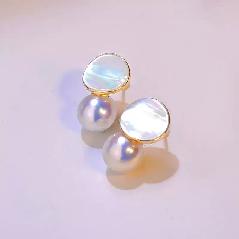 Hanadama Akoya Pearl Stud Earrings in 18K Gold