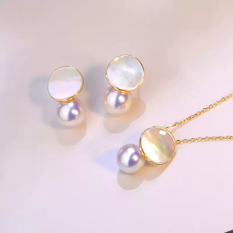 Akoya Pearl Pendant Necklace in 18K Gold