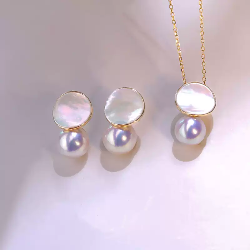 Akoya Pearl Pendant Necklace in 18K Gold