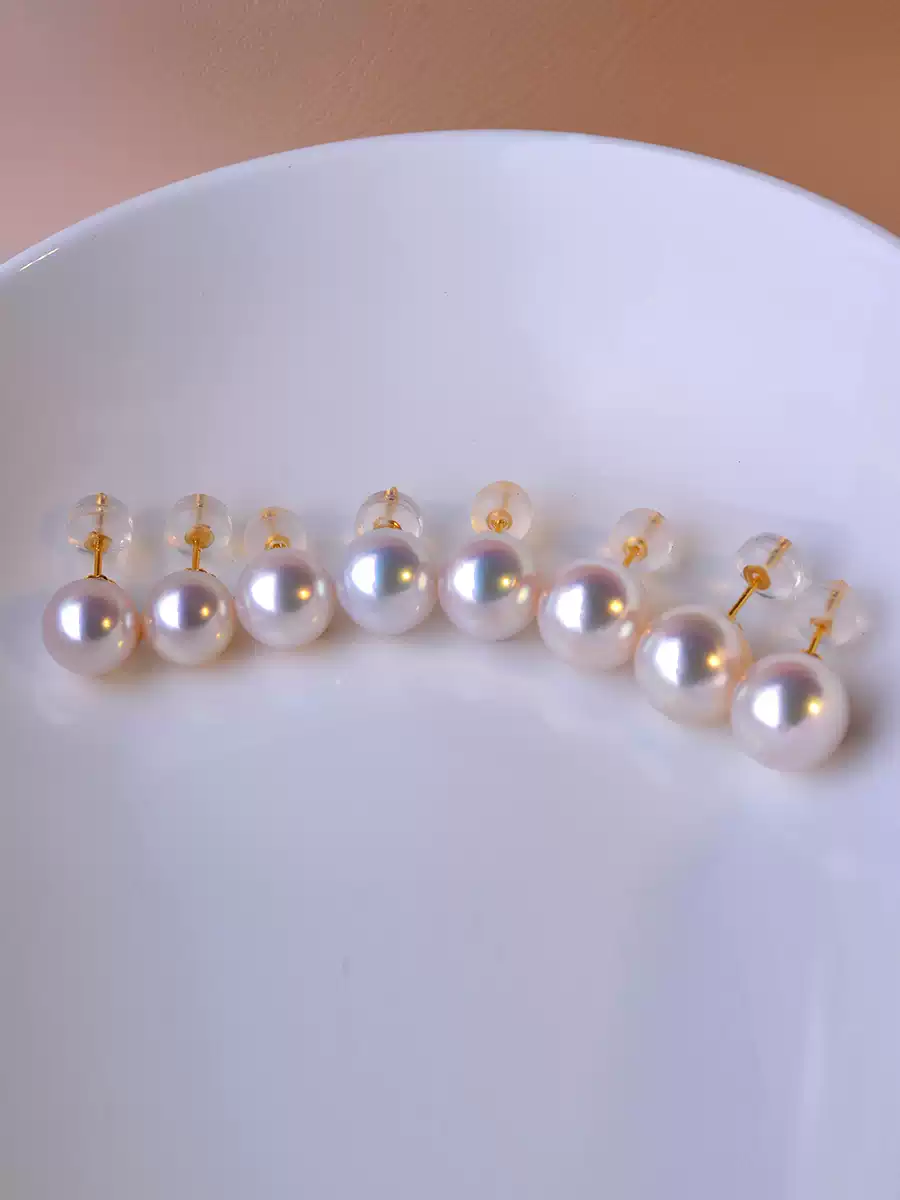 Hanadama Akoya Light Bulb Pearl Stud Earrings in 18K Gold
