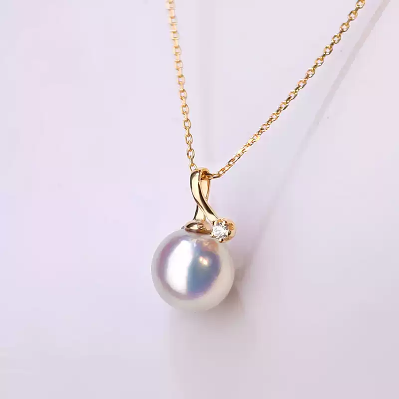 Akoya Pearl Pendant Choker in 18K Yellow Gold with 7-8.5 mm Pearls