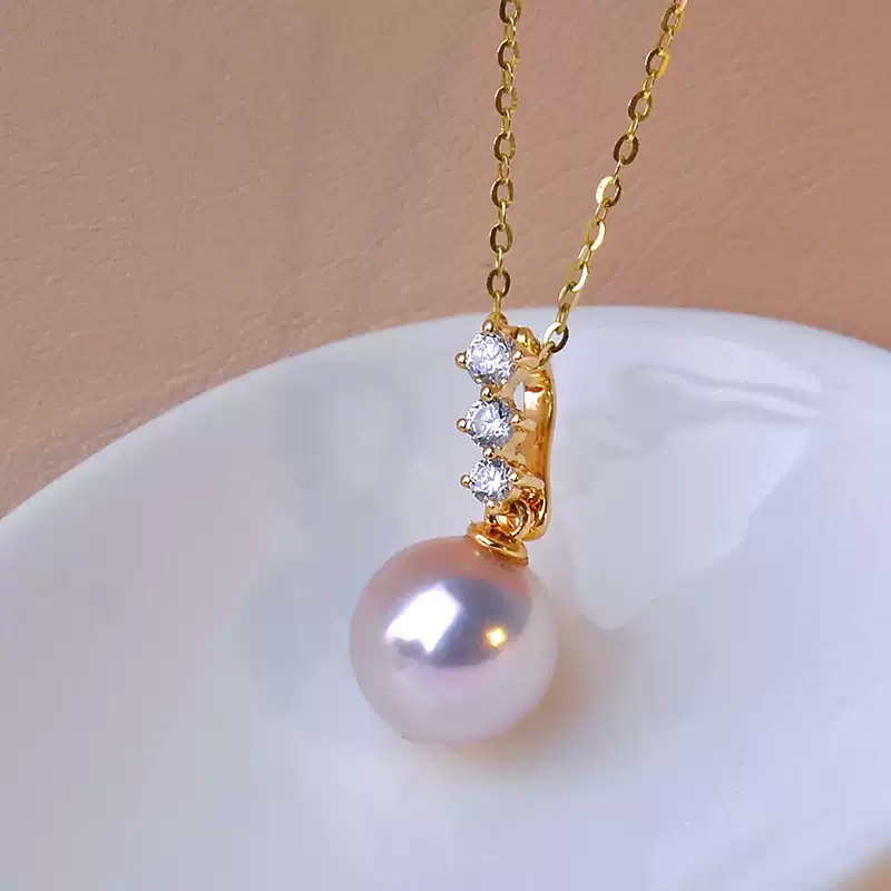 Akoya Pearl Pendant Choker in 18K Gold with 7-8.5 mm Pearls
