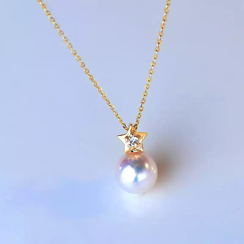 Hanadama Akoya Pearl Pendant Choker in 18K Yellow Gold