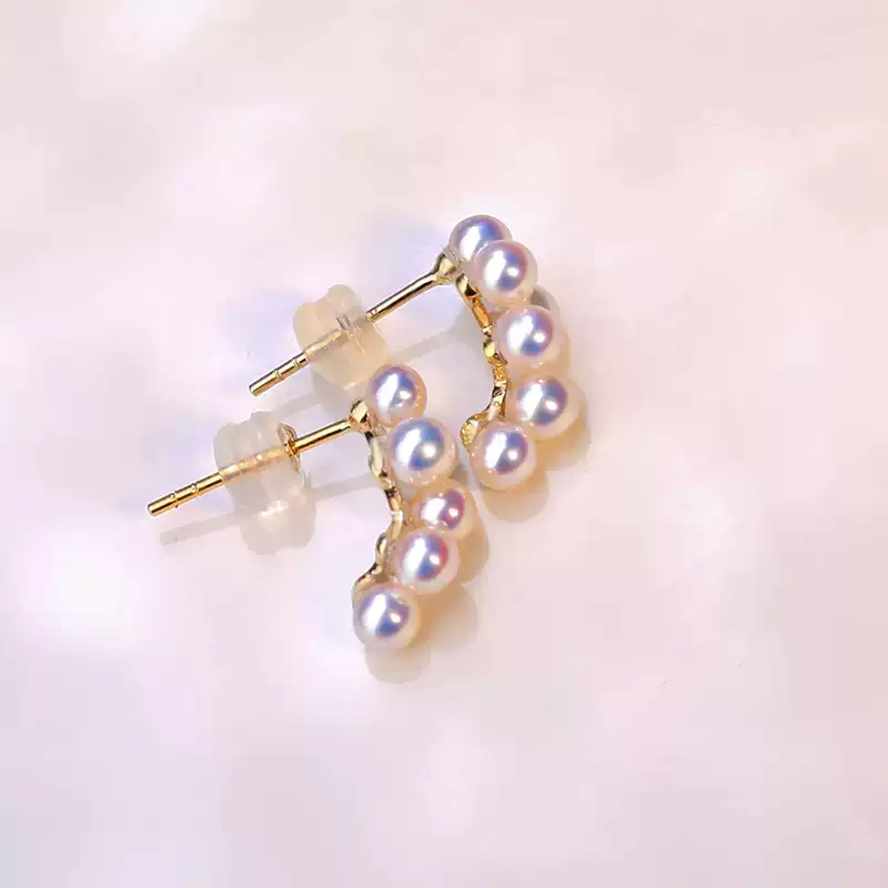 Akoya Pearl Stud Earrings in 18K Gold with 3-4 mm Pearls