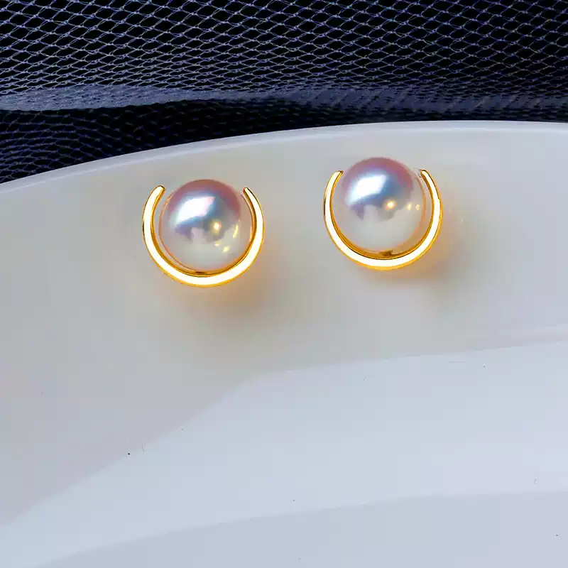 Hanadama Akoya Pearl Stud Earrings in 18K Yellow Gold with 6-6.5 mm Pearls