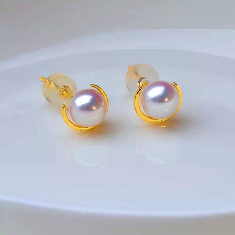 Hanadama Akoya Pearl Stud Earrings in 18K Yellow Gold with 6-6.5 mm Pearls