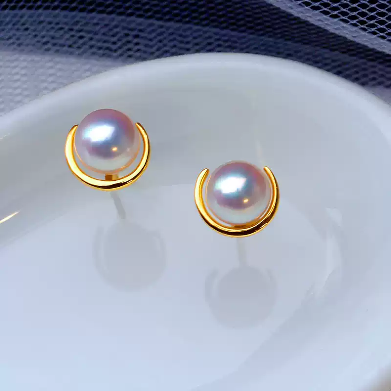 Hanadama Akoya Pearl Stud Earrings in 18K Yellow Gold with 6-6.5 mm Pearls