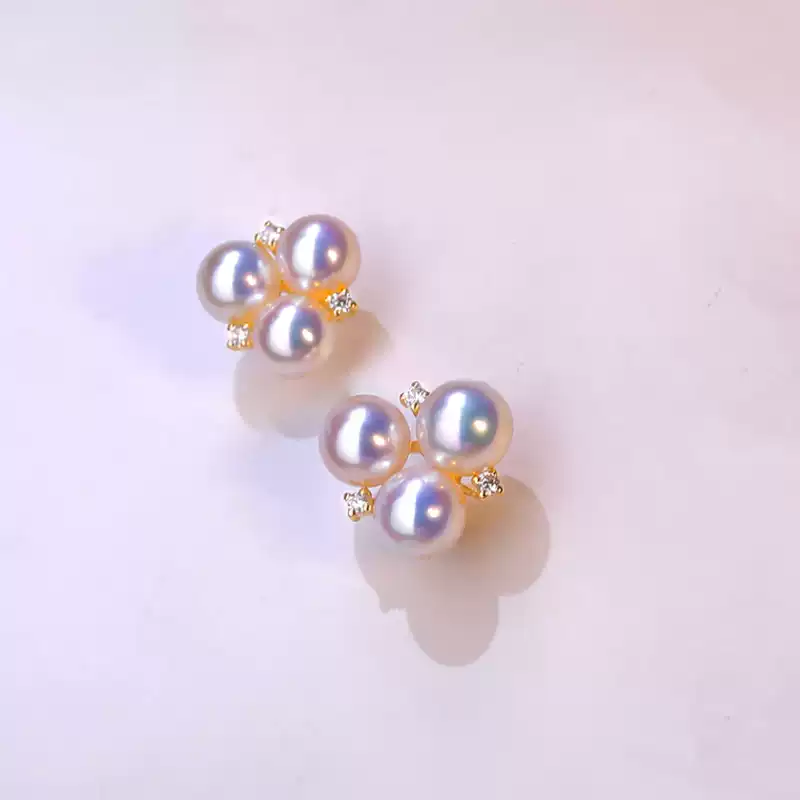 Hanadama Akoya Pearl Stud Earrings in 18K Yellow Gold with 3-5.5 mm Pearls