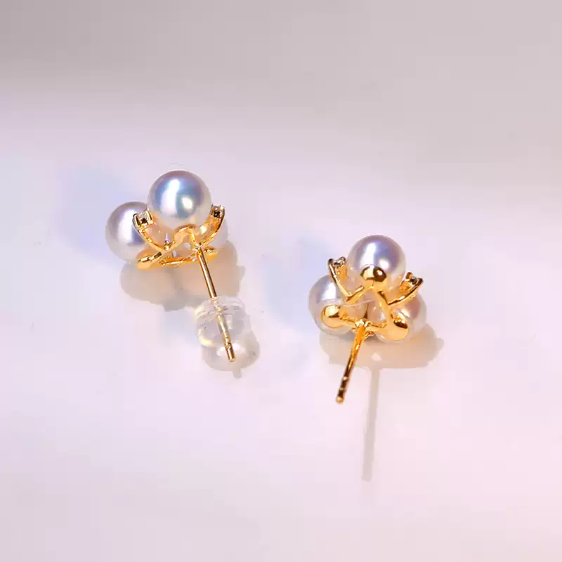 Hanadama Akoya Pearl Stud Earrings in 18K Yellow Gold with 3-5.5 mm Pearls