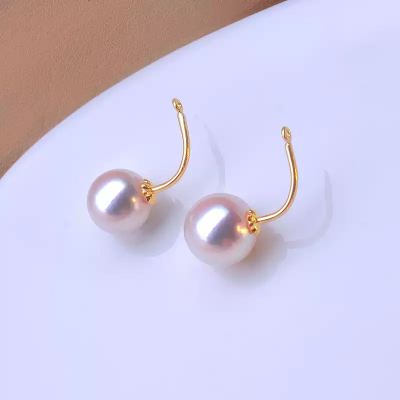 Hanadama Akoya Pearl Stud Earrings in 18K Gold with 5-8.5 mm Pearls