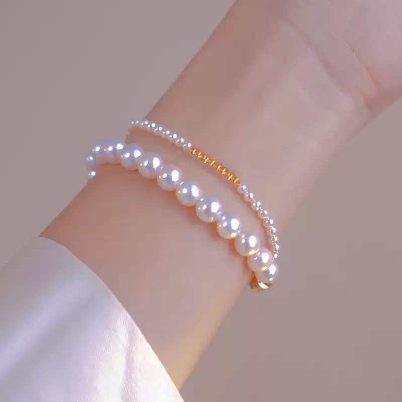 Akoya Light Bulb Pearl Bangle Bracelet in 18K Gold