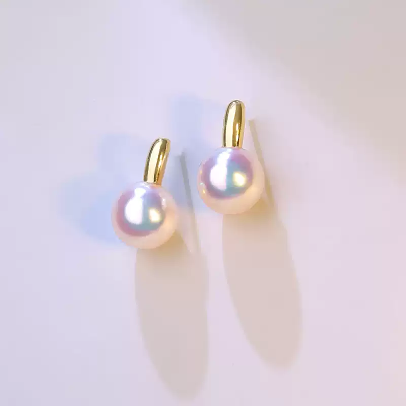 Akoya Pearl Stud Earrings in 18K Yellow Gold with 7-8.5 mm Pearls
