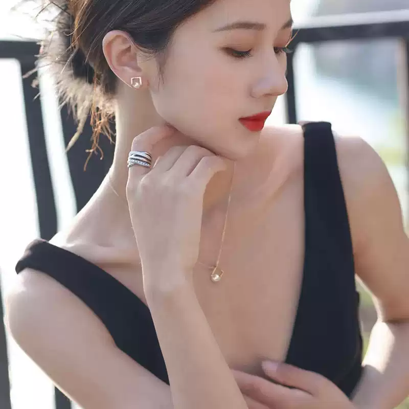 Akoya Pearl Pendant Necklace in 18K Yellow Gold