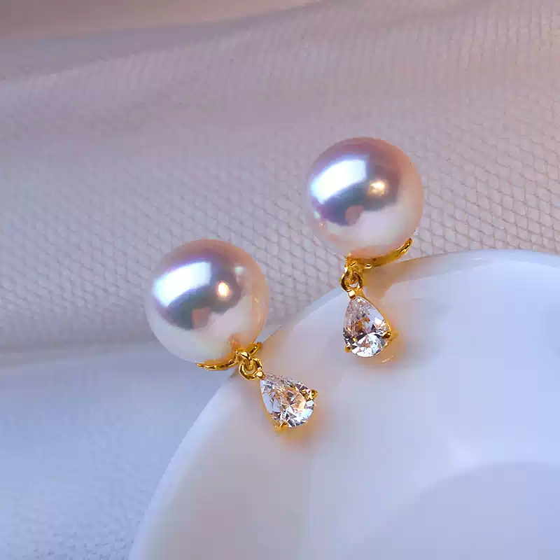 Akoya Pearl Stud Earrings in 18K Yellow Gold with 6.5-8.5 mm Pearls