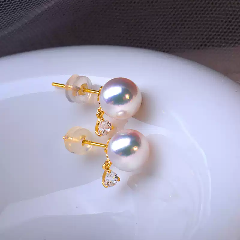Akoya Pearl Stud Earrings in 18K Yellow Gold with 6.5-8.5 mm Pearls