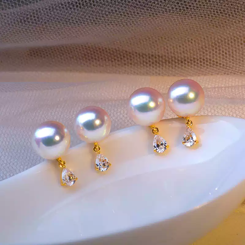Akoya Pearl Stud Earrings in 18K Yellow Gold with 6.5-8.5 mm Pearls