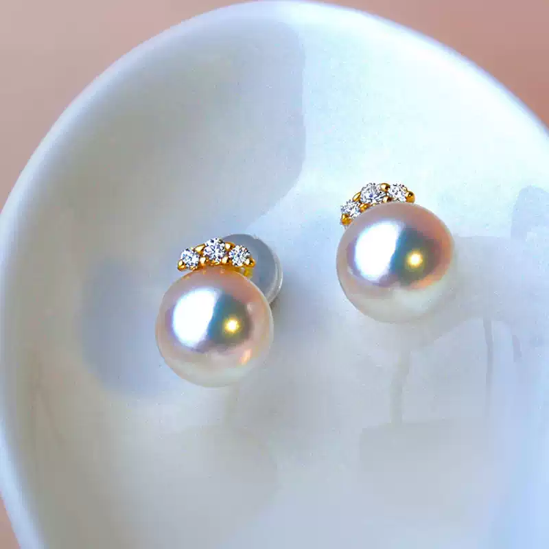 Akoya Pearl Stud Earrings in 18K Yellow Gold with 6-8.5 mm Pearls