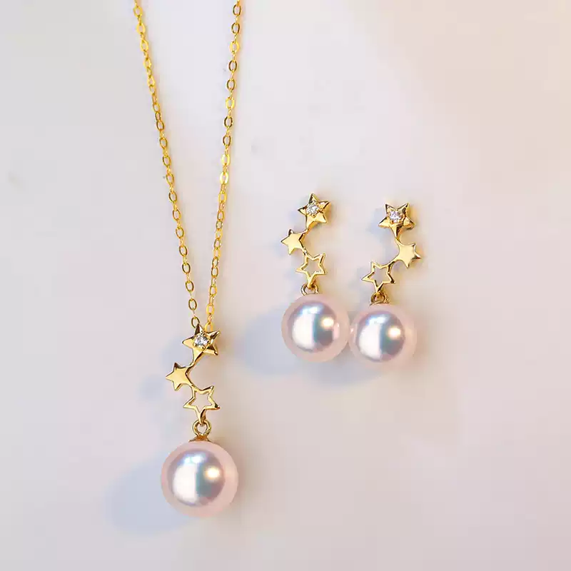 Akoya Pearl Pendant Necklace in 18K Yellow Gold with 7.5-8.5 mm Pearls