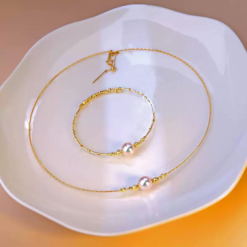 Akoya Pearl Bracelet in 18K Yellow Gold with 9-9.5 mm Pearls