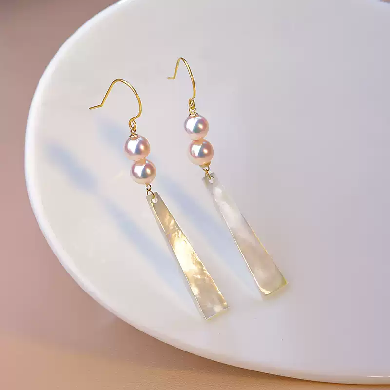 Akoya Elegant Pearl Hook Earrings in 18K Yellow Gold