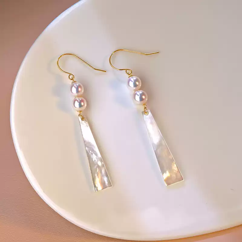 Akoya Elegant Pearl Hook Earrings in 18K Yellow Gold