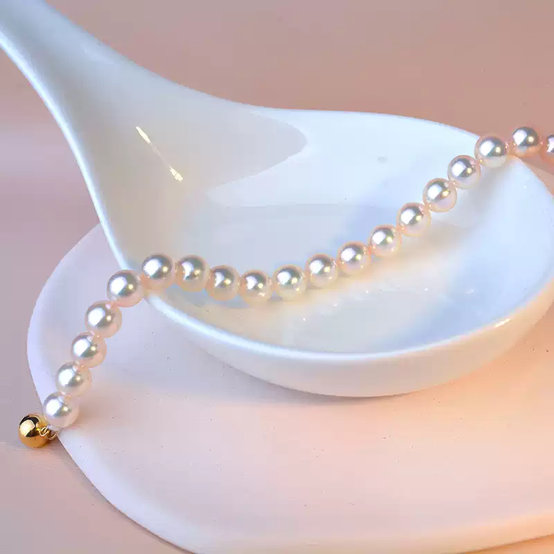 Akoya Pearl Bracelet in 18K Yellow Gold with 4-7 mm Pearls
