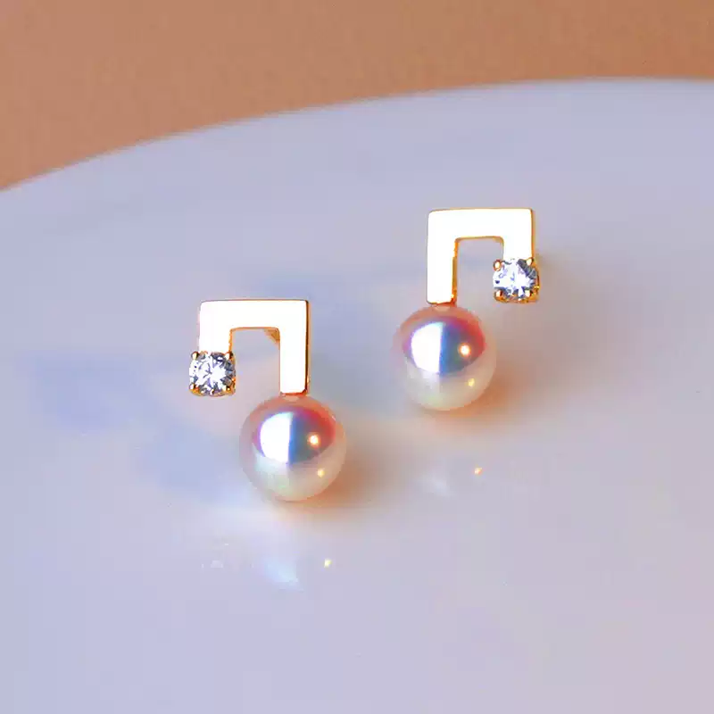 Akoya Pearl Stud Earrings in 18K Yellow Gold with 4-6.5 mm Pearls