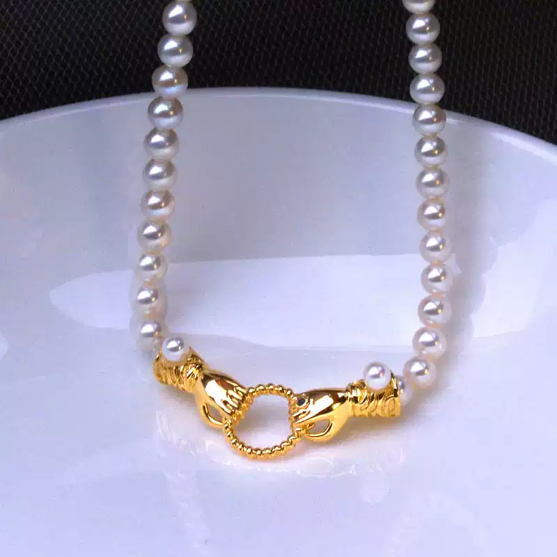 Akoya Pearl Necklace in 18K Yellow Gold