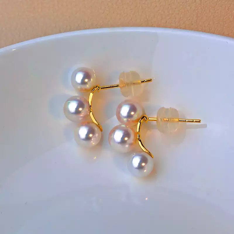Akoya Baby Pearl Stud Earrings in 18K Gold with 4.5-5.5 mm Pearls