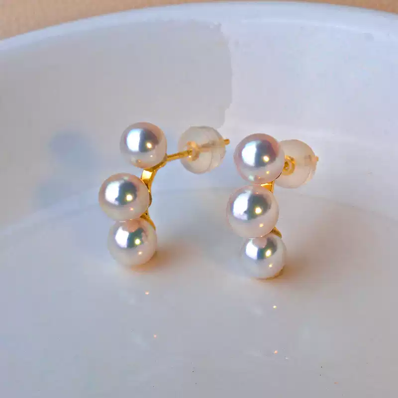 Akoya Baby Pearl Stud Earrings in 18K Gold with 4.5-5.5 mm Pearls