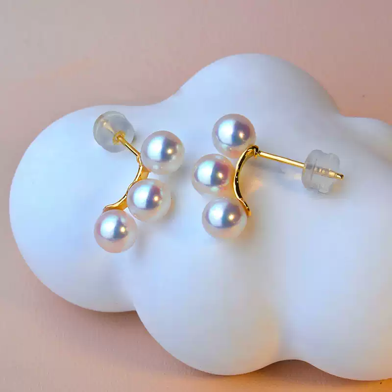 Akoya Baby Pearl Stud Earrings in 18K Gold with 4.5-5.5 mm Pearls