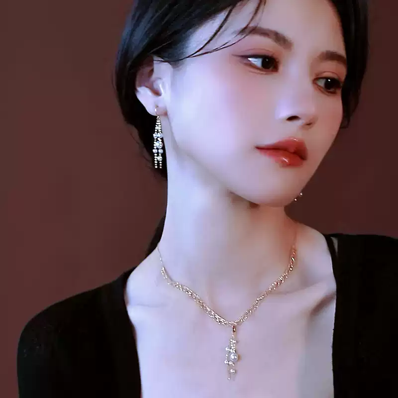 Akoya Elegant Pearl Pendant Necklace in 18K Yellow Gold