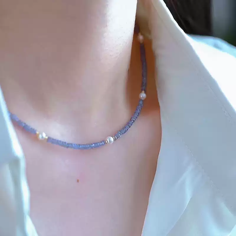Akoya Pearl Choker Necklace in 18K Gold with 4-5 mm Pearls