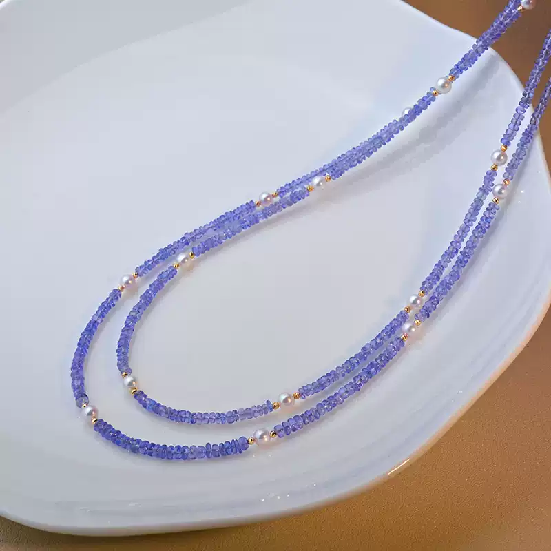 Akoya Pearl Choker Necklace in 18K Gold with 4-5 mm Pearls
