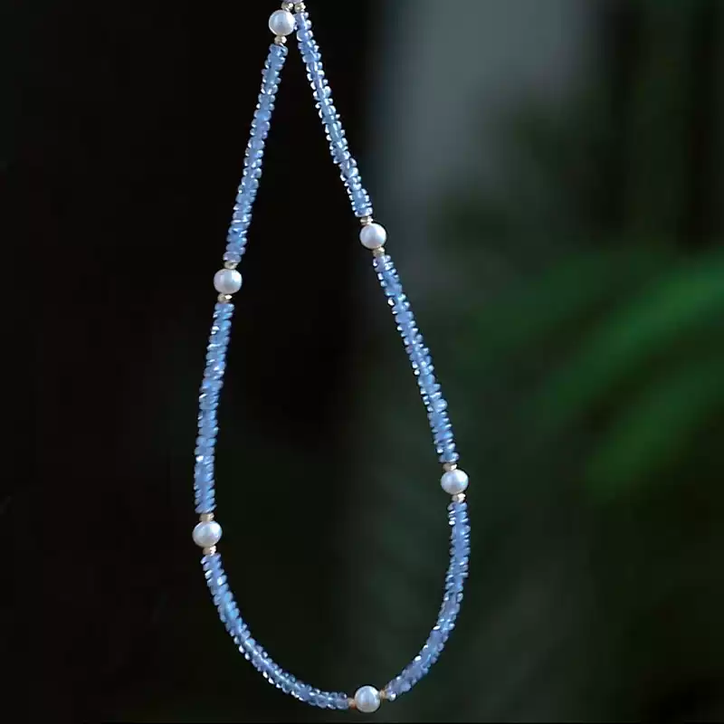 Akoya Pearl Choker Necklace in 18K Gold with 4-5 mm Pearls