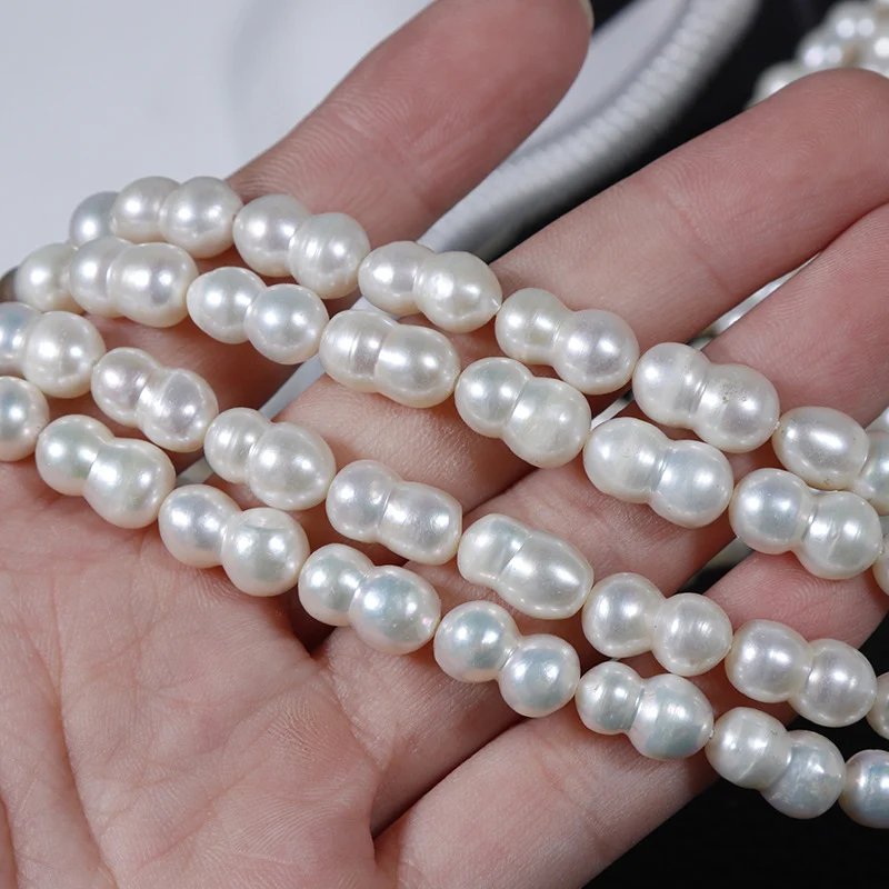 High-Luster Minimal-Blemish Gourd-Shaped Figure-8 Freshwater Baroque Pearl Strand